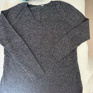 Gap sweater